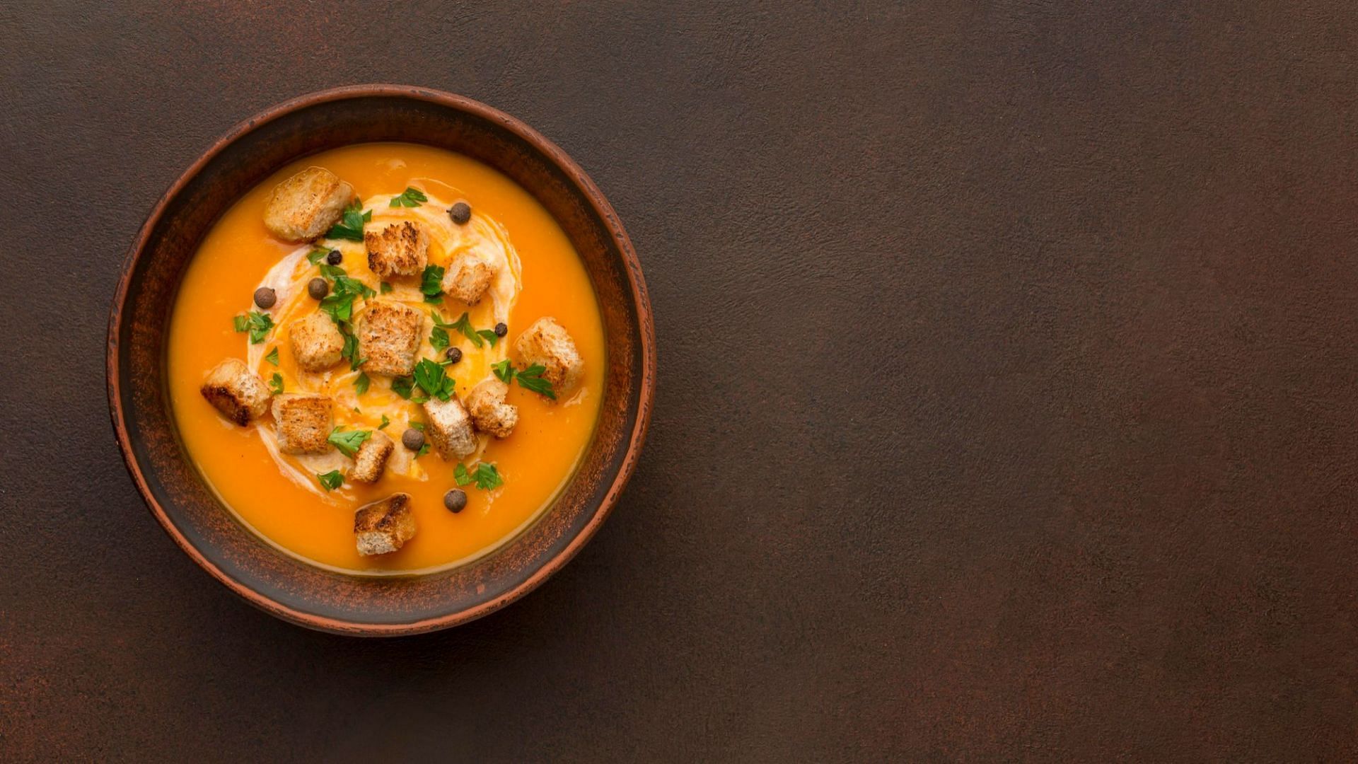 Chicken soup (Image by Freepik)